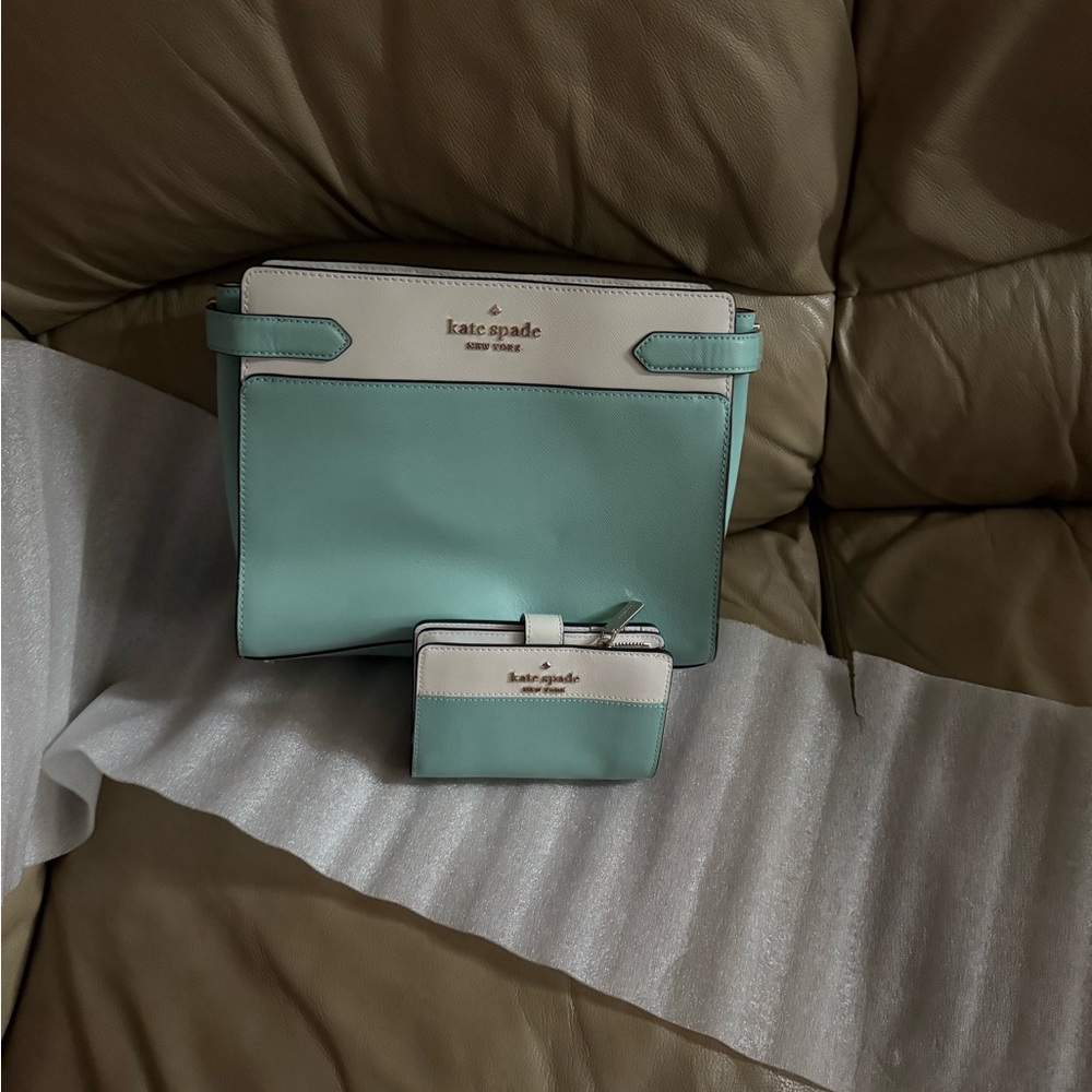 Kate spade bag ( Kate spades like new ) Elegant mint crossbody Bag - Picture 4 of 4